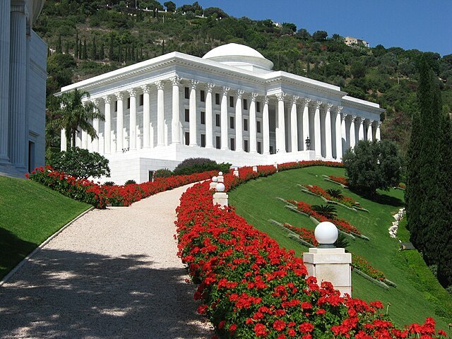 Casa Universal de Justiça, o corpo governante dos bahá'ís, no Centro Mundial Bahá'í, em Haifa, Israel