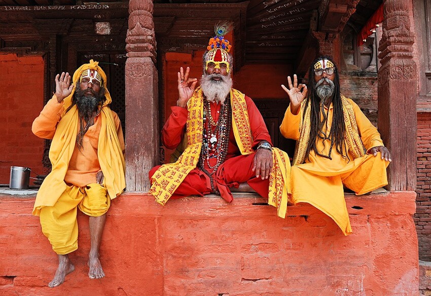 Três sadhus no Nepal