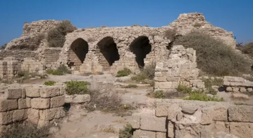 Ruínas das muralhas e portões de Asdode