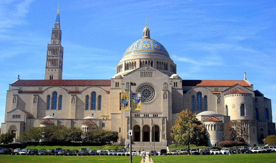 Foto da Basílica do Santuário Nacional da Imaculada Conceição, em Washington, DC, a maior igreja católica dos Estados Unidos