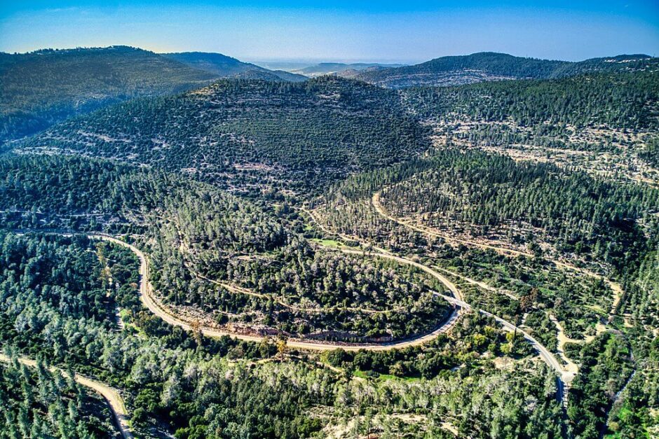 Ponte Refaim, na qual a ferrovia Jaffa-Jerusalém passa abaixo da Estrada 386, no ponto em que Nahal Refaim entra no vale de Soreque