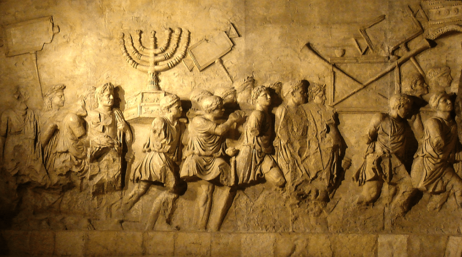 Representação de soldados romanos celebrando o Saque de Jerusalém no Arco de Tito em Roma