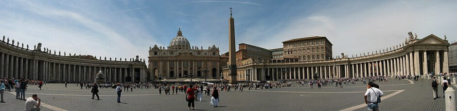 Panorama da Praça de São Pedro, no Vaticano. Sede da Igreja Católica Apostólica Romana